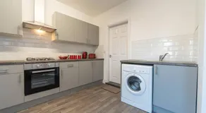 WGcDDE Large 3 Bedroom House - Close to MKM Stadium & A63 - Garden - Image 5