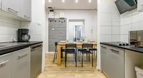 Cozy Central Rooms - Image 4