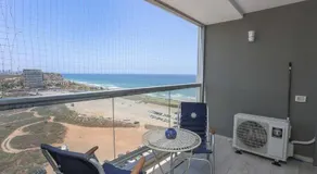 Mandarin Beachfront Apartment with Sea View Balcony - Image 5