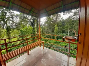Tree House - Image 4
