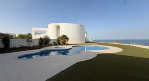 Elegant 5BR Villa with Private Pool & Private Beach Access Durrat Al Bahrain - Image 3