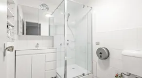 Signature Double Room in Auburn - Shared Bathroom - Image 2