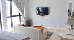 Pat Luxurious Studio - Image 2