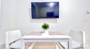 Si & Daniel Home Near YVR Airport & Skytrain Separate Entry Free Parking - Image 5