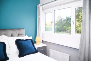 2ndHomeStays- Willenhall-A Serene 3 Bed House with a Garden View-Suitable for Contractors and Families-Sleeps 9 - 7 mins to J10 M6 and 21 mins to Birmingham - Image 4