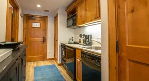 Studio Deluxe in the Lodge at Mountaineer Square - Image 4