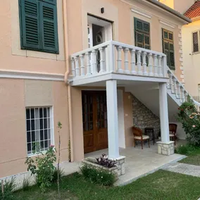 Vintage Villa - Image 3