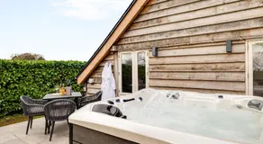 Oak Tree Hideaway - Image 3