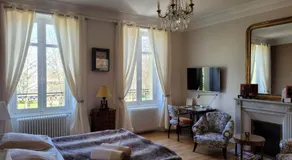 Chambres d'Hôtes de luxe Côté Parc-Côté Jardin avec parking privé gratuit - Image 2