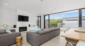 Aqua Luna - Stylish Retreat by Koonya Ocean Beach - Image 2