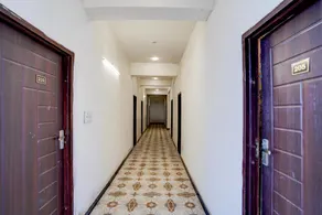 Hotel O A-PLUS HOTEL & RESTAURANT - Image 4