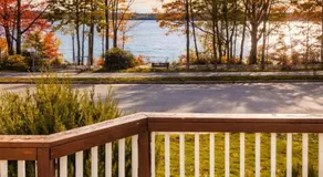 Luxury Lakeview Stay with Jacuzzi in Downtown Barrie - Image 5
