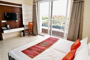 IT Park Home Stay Sector 13 - Image 2