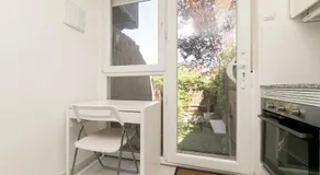 Apartamento con jardín privado - Image 3