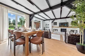 AC Hot Tub Thorpe Park Home 6BR Sleeps 16 Wifi And Parking - Image 2