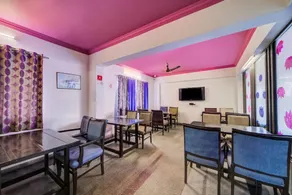 Super Hotel O JNTU college Near LULU mall, KPHB Colony. - Image 4