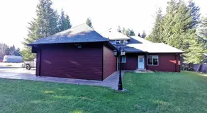 LuxQuarters Kitimat River Suite - Image 4