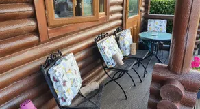 Cosy Countryside Log Cabin - Image 4
