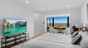 Luxury Hilltop Getaway Scenic Views - Image 2
