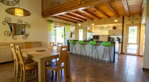 Maison spacieuse avec piscine chauffée, grand jardin et équipements bébé en Dordogne - Image 5