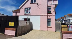 2 BEDROOM FAMILY SUITE , FREE WIFI & Private Car Space & Garden & Entrance , in front of the Pier & Beach , Bedroom1 Double bed ,Bedroom 2 , 3 single beds - Image 5