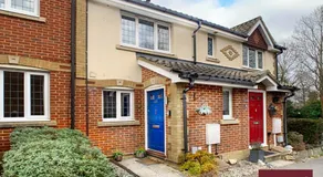 Knaphill - 2 Bedroom Terrace House - With Garden - Image 4