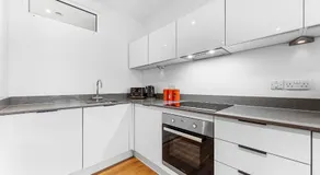 Modern One Bedroom Apartment London - Staines TW18 - Image 4