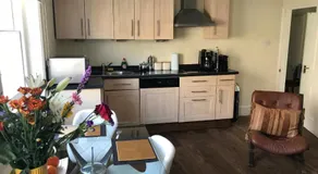 Griffin House Holiday Apartments - Image 3