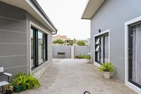 Diaz Beach House - Image 2