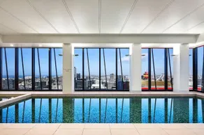 Apartment in Melbourne - Image 3