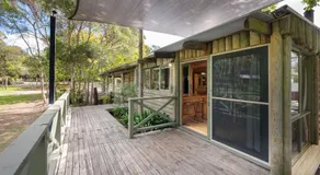 Wattlewood - Mid Century Chic with Outdoor Serenity - Image 4