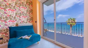 Laigueglia Beach, Seafront Sea-View Balcony - Happy Rentals - Image 4