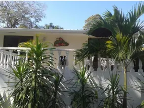 Hibiscus House Bed and Breakfast - Image 3