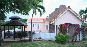 Iyanola Tee Joys Villa - Image 5