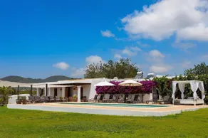 Luxurious Retreat Villa in Nature for Large Groups - Image 4