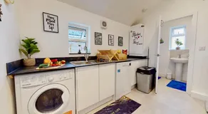 Funky 2 Bed (split level) Apartment in the Heart of Historic Rochester - Image 4