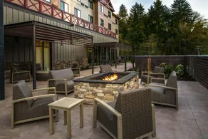 Courtyard by Marriott Olympia - Image 4