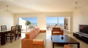 Immaculate 3-Bed Penthouse- Stunning Views - Image 2