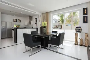 The Beach House Apartment - Image 3
