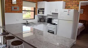 Cameo Court Unit 7 - Bring your own linen - Image 3