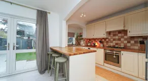 Gaia Cottages 3BR Home with Parking,WIFI,Garden,EV & Desk - Image 2