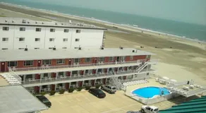 Astronaut Motel - Image 5