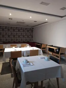 Hotel Ritz Capital - Image 5