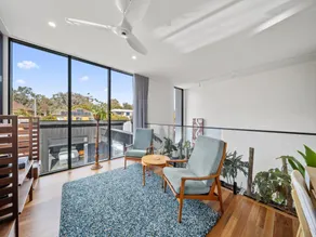 Luxurious 2-bed: Pool, Lift, Dining - Image 4
