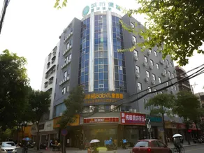 City Comfort Inn Zhuhai Doumen Daxin Xinduhui Pedestrian Street - Image 4