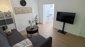 Modern 3 bedroom Home in Cobham Peaceful Location - Image 5