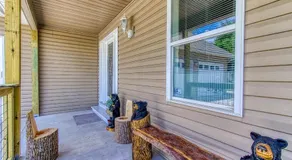 Baby Bear by HoneyBearCabins 2/2 Sleeps 6 - Image 4