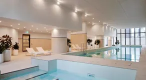 A Chic 2BR Apt Right Next to Melbourne Central - Image 4