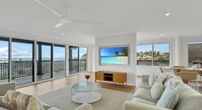 2-Bed Beach Haven with Garden & Alfresco Dining - Image 2
