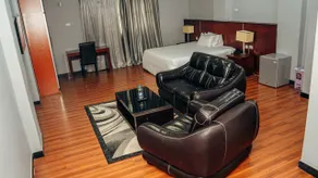 Yinm Luxury Apartment - Image 5